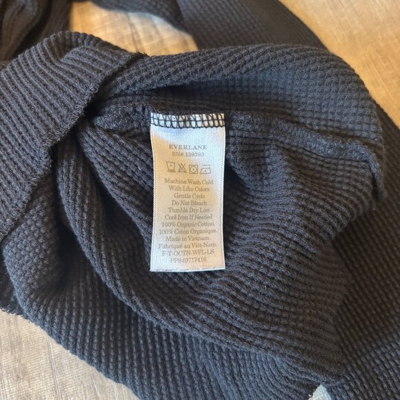 Everlane The Organic Cotton Waffle Tee Long Sleeve Shirt in Washed Black - Picture 7 of 7